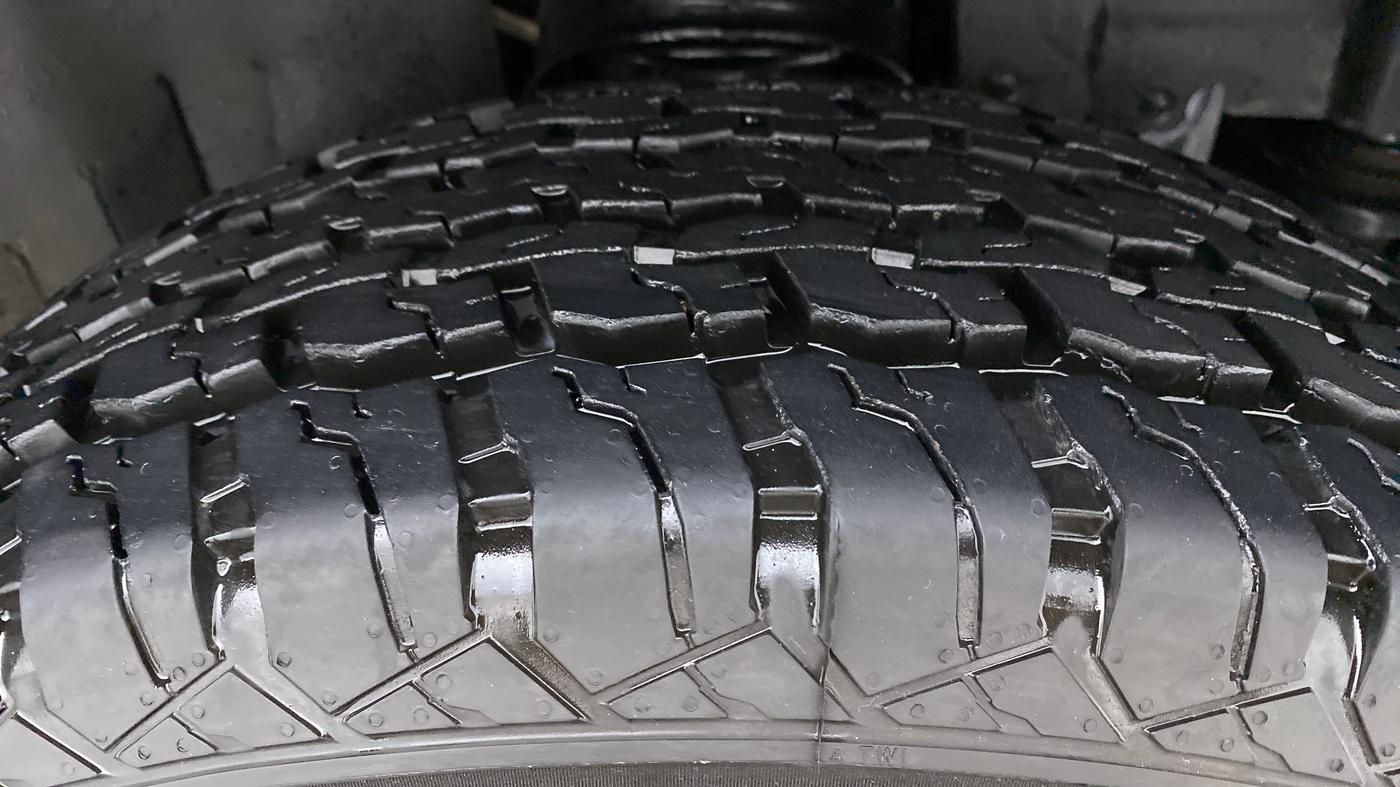2021 Mahindra Thar LX PETROL AT 4WD, Petrol, Automatic, 4,051 km, Right Front Tyre Tread