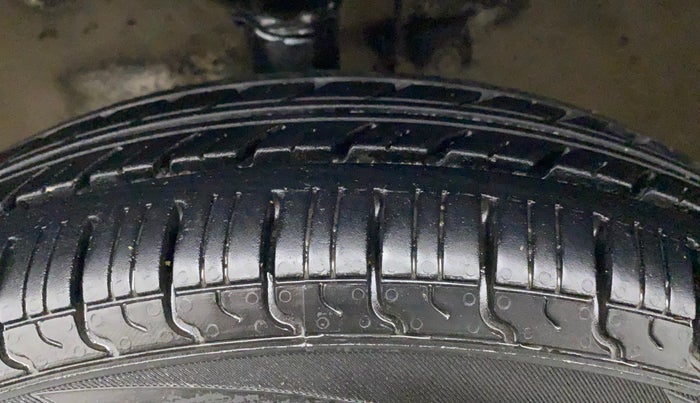 2012 Maruti Wagon R 1.0 LXI, CNG, Manual, 92,437 km, Left Front Tyre Tread