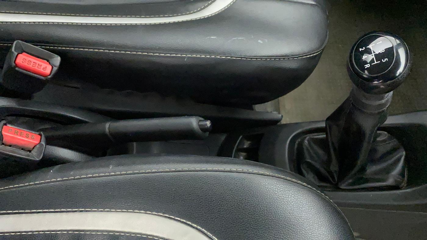 2012 Maruti Wagon R 1.0 LXI, CNG, Manual, 92,437 km, Gear Lever