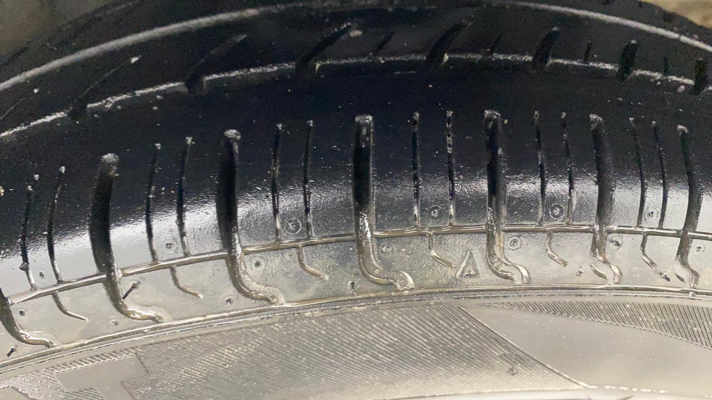 2013 Hyundai Eon ERA +, Petrol, Manual, 72,522 km, Right Front Tyre Tread