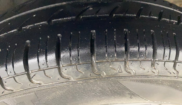 2013 Hyundai Eon ERA +, Petrol, Manual, 72,522 km, Right Front Tyre Tread