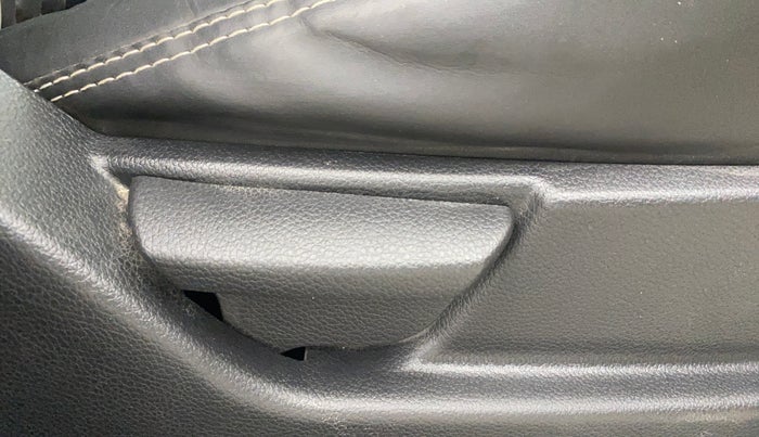 2013 Hyundai Eon ERA +, Petrol, Manual, 72,522 km, Driver Side Adjustment Panel