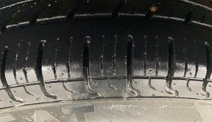 2013 Hyundai Eon ERA +, Petrol, Manual, 72,522 km, Left Front Tyre Tread