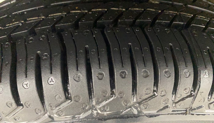 2013 Hyundai Eon ERA +, Petrol, Manual, 72,522 km, Right Rear Tyre Tread