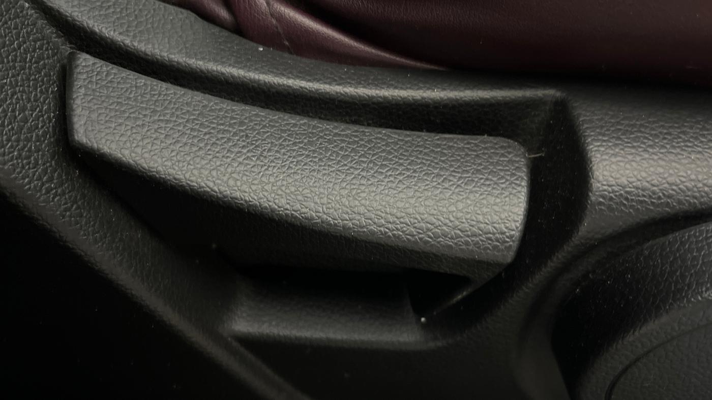 2025 Mahindra XUV 3XO AX5 1.2 L TCMPFI AT, Petrol, Automatic, 19,479 km, Driver Side Adjustment Panel