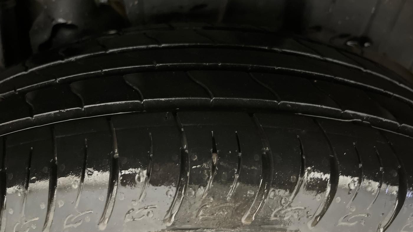 2025 Mahindra XUV 3XO AX5 1.2 L TCMPFI AT, Petrol, Automatic, 19,479 km, Left Rear Tyre Tread