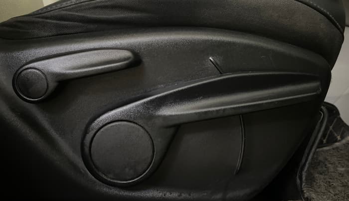 2018 Jeep Compass LIMITED 1.4 PETROL AT, Petrol, Automatic, 49,427 km, Driver Side Adjustment Panel