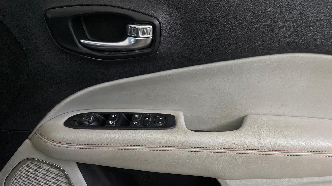 2018 Jeep Compass LIMITED 1.4 PETROL AT, Petrol, Automatic, 49,324 km, Driver Side Door Panels Control