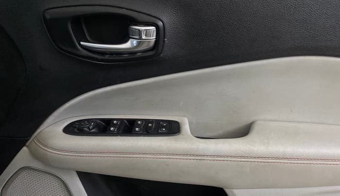 2018 Jeep Compass LIMITED 1.4 PETROL AT, Petrol, Automatic, 49,427 km, Driver Side Door Panels Control