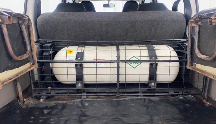 2022 Maruti Eeco 5 STR AC CNG, CNG, Manual, 68,360 km, Boot Inside