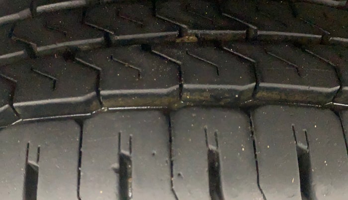 2022 Maruti Eeco 5 STR AC CNG, CNG, Manual, 68,360 km, Left Front Tyre Tread