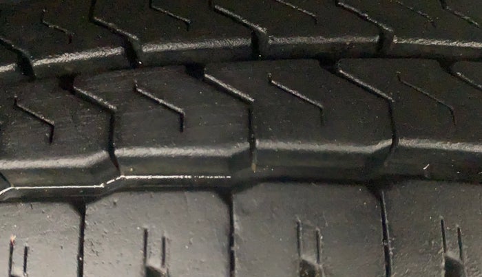 2022 Maruti Eeco 5 STR AC CNG, CNG, Manual, 68,360 km, Left Rear Tyre Tread