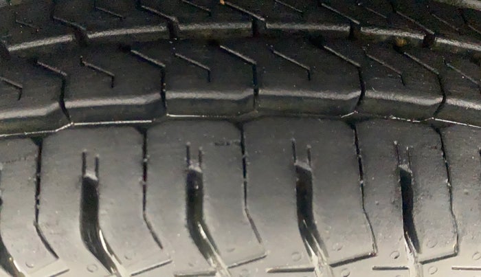 2022 Maruti Eeco 5 STR AC CNG, CNG, Manual, 68,360 km, Right Rear Tyre Tread