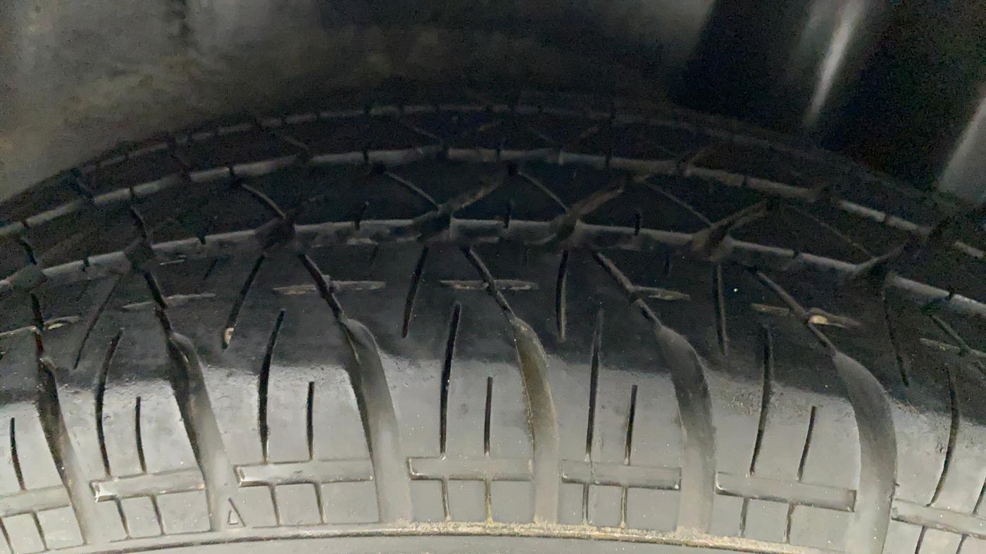 2012 Maruti Swift Dzire VXI, CNG, Manual, 96,868 km, Left Rear Tyre Tread