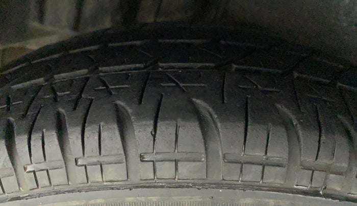 2012 Maruti Swift Dzire VXI, CNG, Manual, 96,868 km, Right Rear Tyre Tread