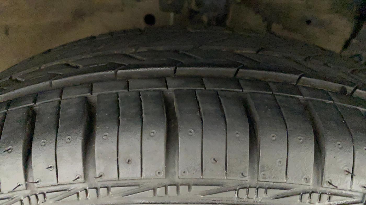 2012 Maruti Swift Dzire VXI, CNG, Manual, 96,868 km, Right Front Tyre Tread