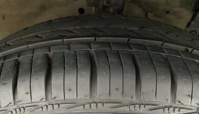 2012 Maruti Swift Dzire VXI, CNG, Manual, 96,868 km, Right Front Tyre Tread