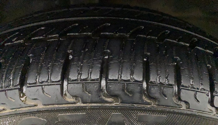 2015 Maruti Wagon R 1.0 VXI, Petrol, Manual, 40,296 km, Right Front Tyre Tread