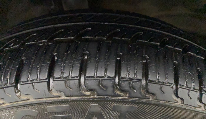 2015 Maruti Wagon R 1.0 VXI, Petrol, Manual, 40,296 km, Left Front Tyre Tread
