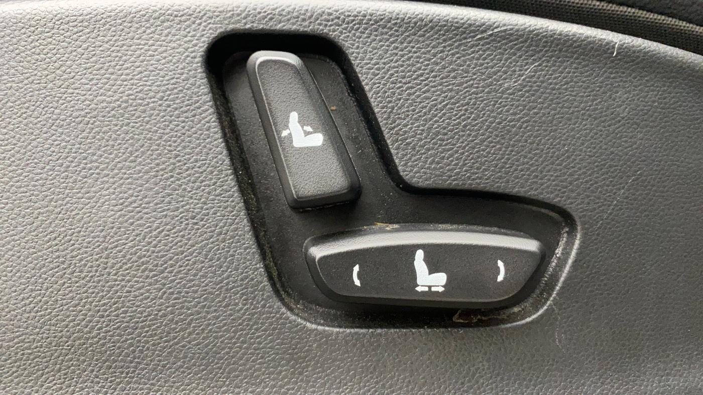 2023 MG HECTOR PLUS SAVVY PRO 1.5 TURBO CVT 6 STR, Petrol, Automatic, 36,596 km, Driver Side Adjustment Panel