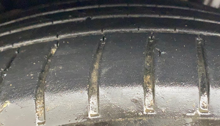 2023 MG HECTOR PLUS SAVVY PRO 1.5 TURBO CVT 6 STR, Petrol, Automatic, 36,596 km, Left Front Tyre Tread