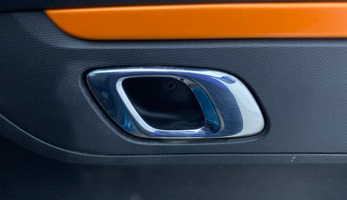 2021 Renault Kwid CLIMBER 1.0 (O), Petrol, Manual, 35,523 km, Driver Side Door Panels Control
