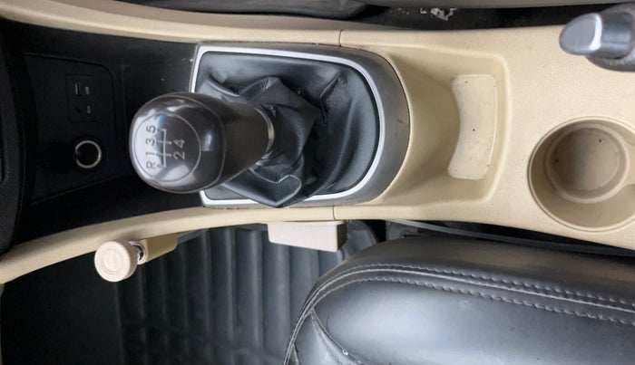 2016 Hyundai Verna 1.6 VTVT SX, Petrol, Manual, 84,819 km, Gear Lever