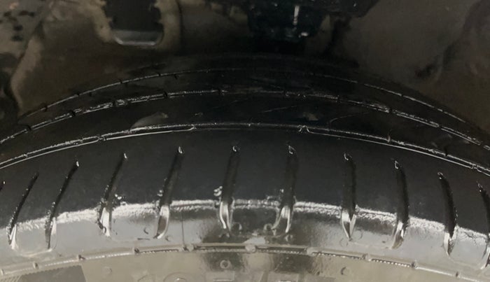 2016 Hyundai Verna 1.6 VTVT SX, Petrol, Manual, 84,819 km, Left Front Tyre Tread