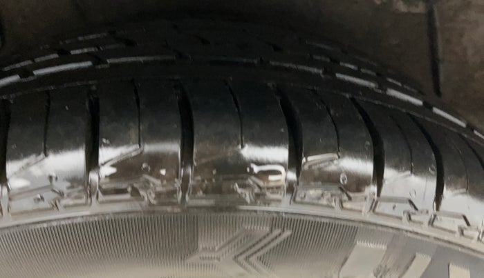 2016 Hyundai Verna 1.6 VTVT SX, Petrol, Manual, 84,819 km, Right Rear Tyre Tread