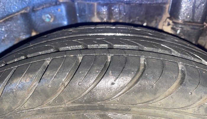 2016 Hyundai Eon SPORTZ, Petrol, Manual, 23,594 km, Left Rear Tyre Tread