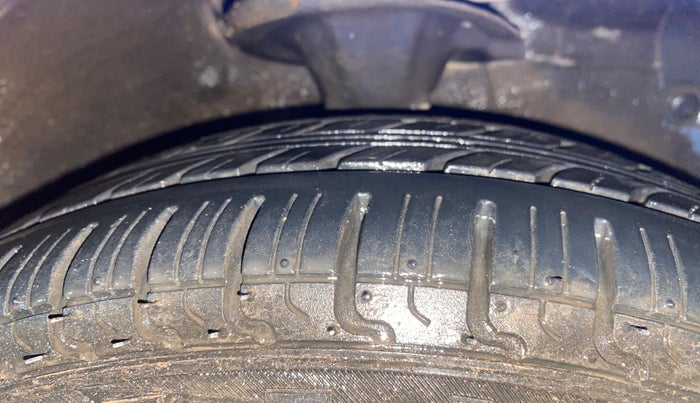 2016 Hyundai Eon SPORTZ, Petrol, Manual, 23,594 km, Right Front Tyre Tread