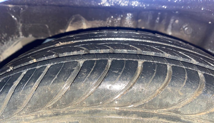 2016 Hyundai Eon SPORTZ, Petrol, Manual, 23,594 km, Right Rear Tyre Tread