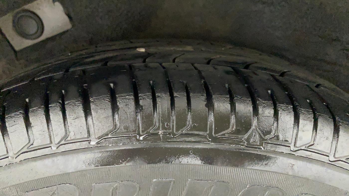 2010 Hyundai i10 MAGNA 1.2, Petrol, Manual, 28,803 km, Right Rear Tyre Tread