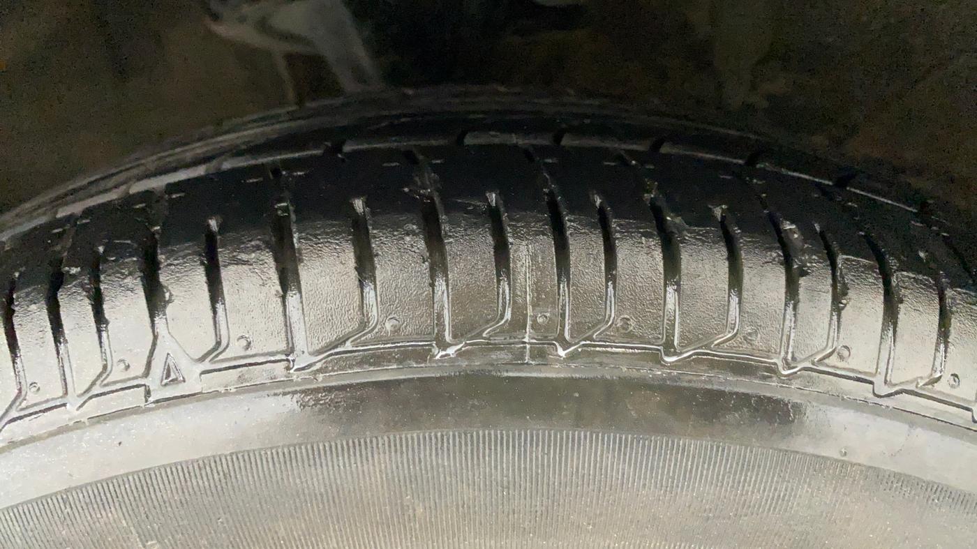 2010 Hyundai i10 MAGNA 1.2, Petrol, Manual, 28,803 km, Left Front Tyre Tread
