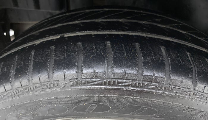 2015 Maruti Swift ZDI, Diesel, Manual, 46,383 km, Right Rear Tyre Tread