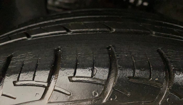 2019 Hyundai Elite i20 SPORTZ PLUS 1.2, Petrol, Manual, 26,284 km, Left Front Tyre Tread