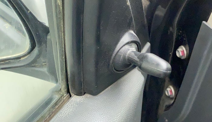 2013 Maruti Alto 800 LXI, Petrol, Manual, 56,674 km, Left rear-view mirror - ORVM knob broken and not working