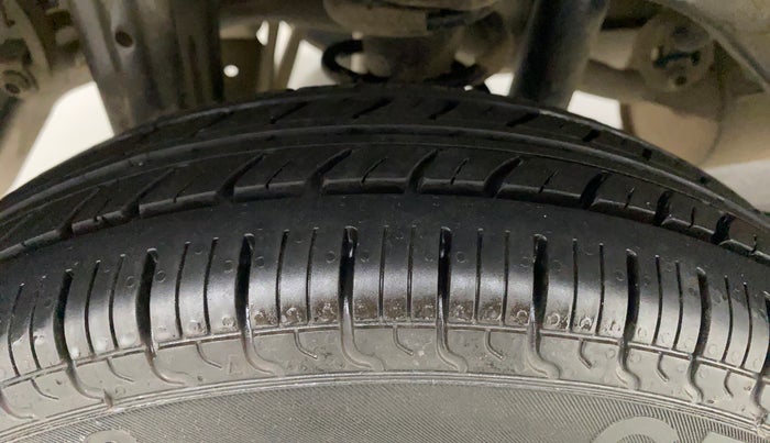 2017 Maruti Alto 800 LXI CNG, CNG, Manual, 68,031 km, Right Rear Tyre Tread