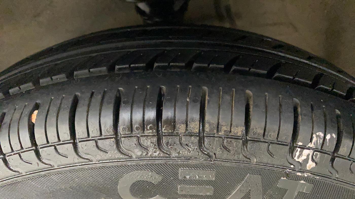 2017 Maruti Alto 800 LXI CNG, CNG, Manual, 68,031 km, Left Front Tyre Tread