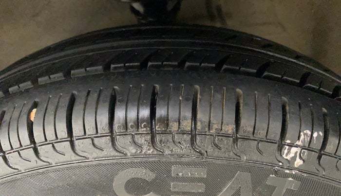 2017 Maruti Alto 800 LXI CNG, CNG, Manual, 68,031 km, Left Front Tyre Tread