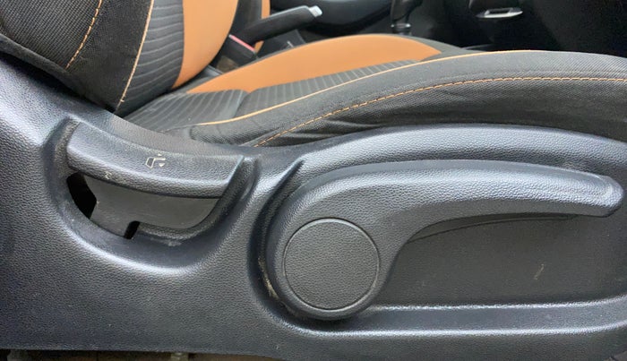 2017 Hyundai Elite i20 ASTA 1.2 DUAL TONE, Petrol, Manual, 94,608 km, Driver Side Adjustment Panel