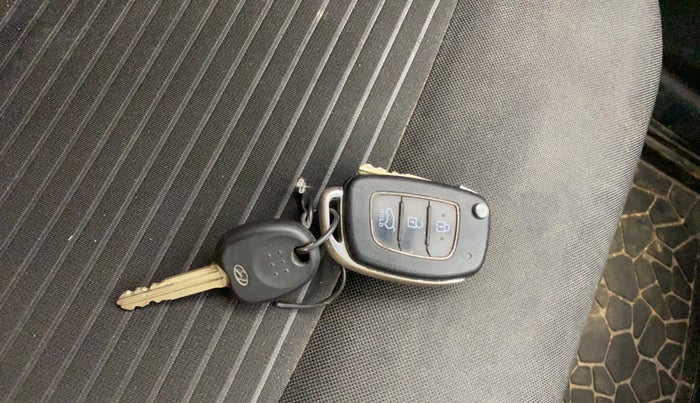 2017 Hyundai Elite i20 ASTA 1.2 DUAL TONE, Petrol, Manual, 94,608 km, Key Close Up