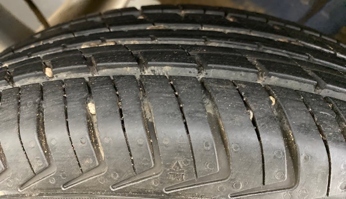 2018 Renault Kwid CLIMBER 1.0 AT, Petrol, Automatic, 8,931 km, Left Rear Tyre Tread