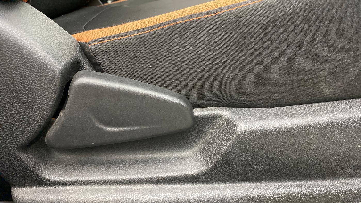 2018 Renault Kwid CLIMBER 1.0 AT, Petrol, Automatic, 8,931 km, Driver Side Adjustment Panel