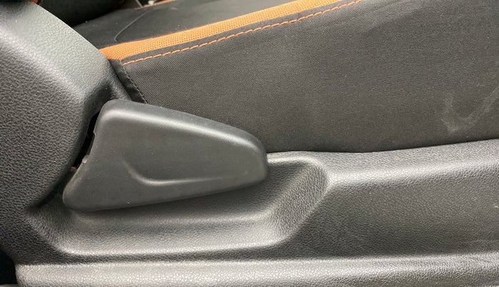 2018 Renault Kwid CLIMBER 1.0 AT, Petrol, Automatic, 8,931 km, Driver Side Adjustment Panel