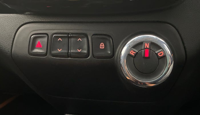 2018 Renault Kwid CLIMBER 1.0 AT, Petrol, Automatic, 8,931 km, Gear Lever
