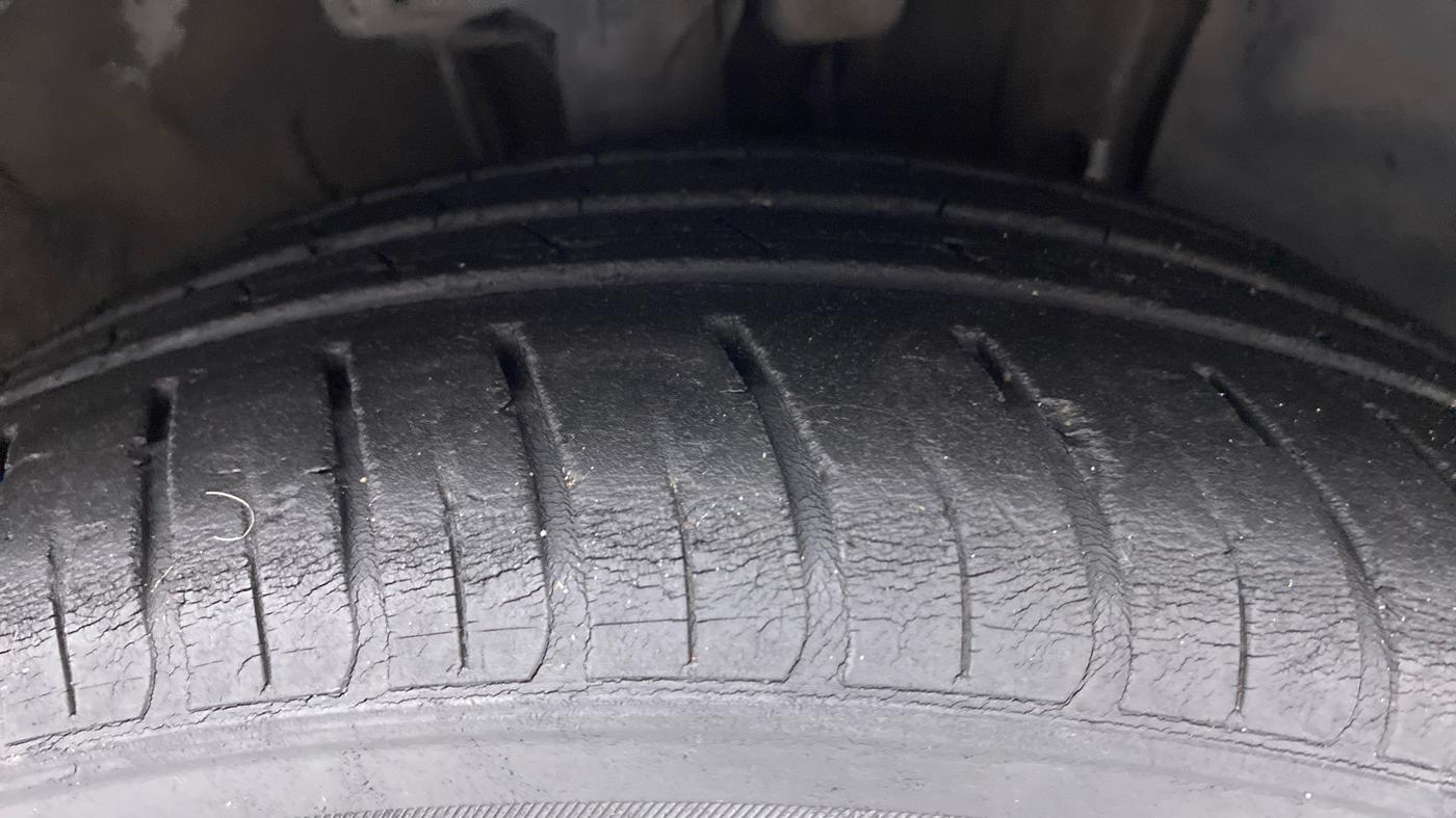 2018 Hyundai New Elantra 2.0 SX(O) AT PETROL, Petrol, Automatic, 44,123 km, Right Front Tyre Tread