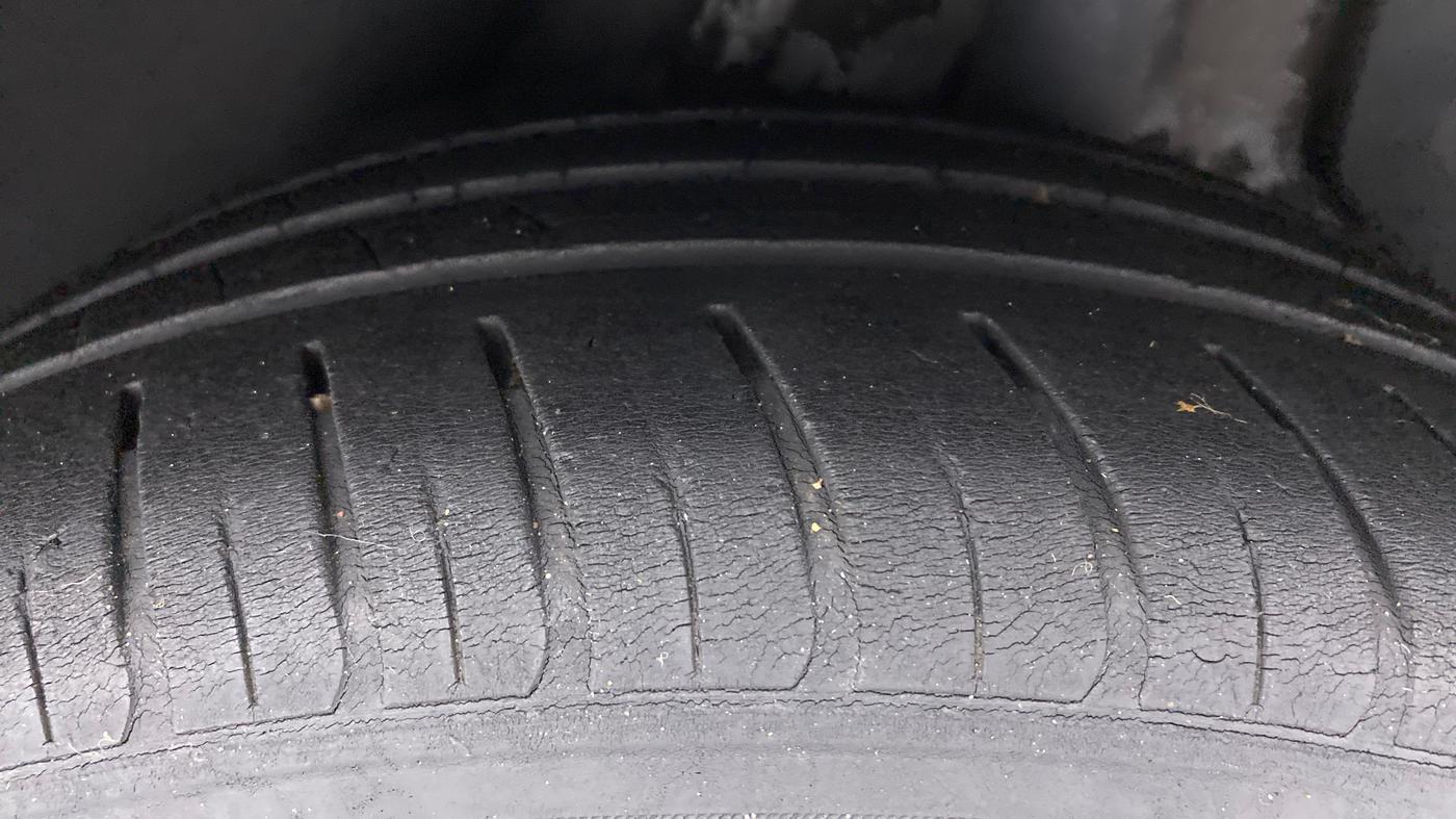 2018 Hyundai New Elantra 2.0 SX(O) AT PETROL, Petrol, Automatic, 44,123 km, Left Rear Tyre Tread