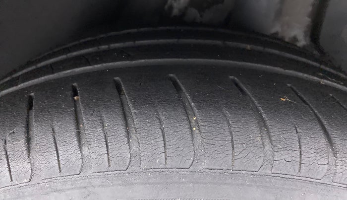 2018 Hyundai New Elantra 2.0 SX(O) AT PETROL, Petrol, Automatic, 44,123 km, Left Rear Tyre Tread