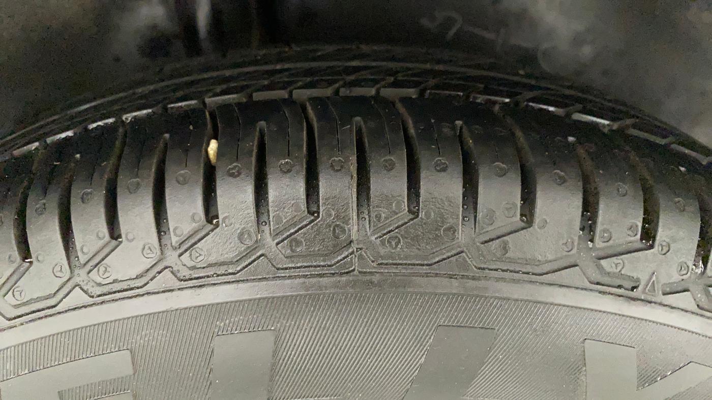 2011 Maruti Swift VXI, Petrol, Manual, 29,166 km, Right Rear Tyre Tread
